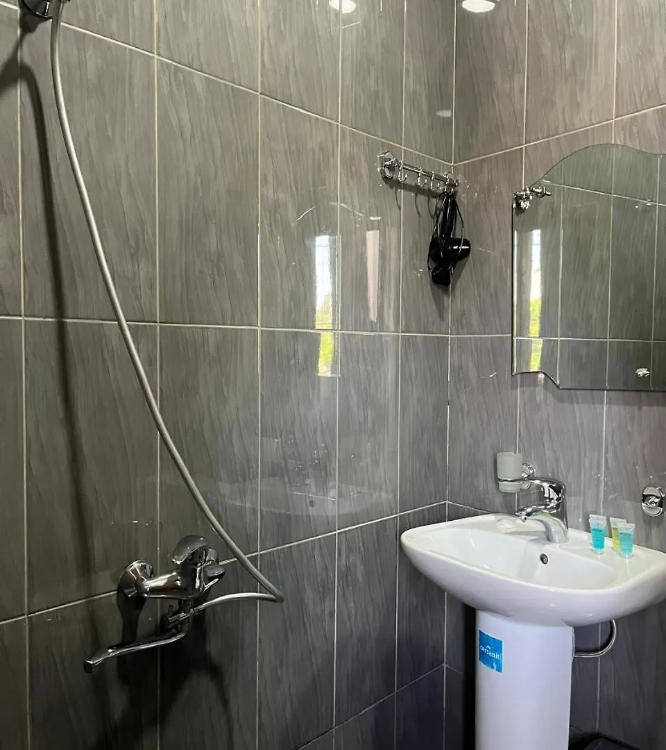 Casa de hóspedes Hotel Eight Tbilisi